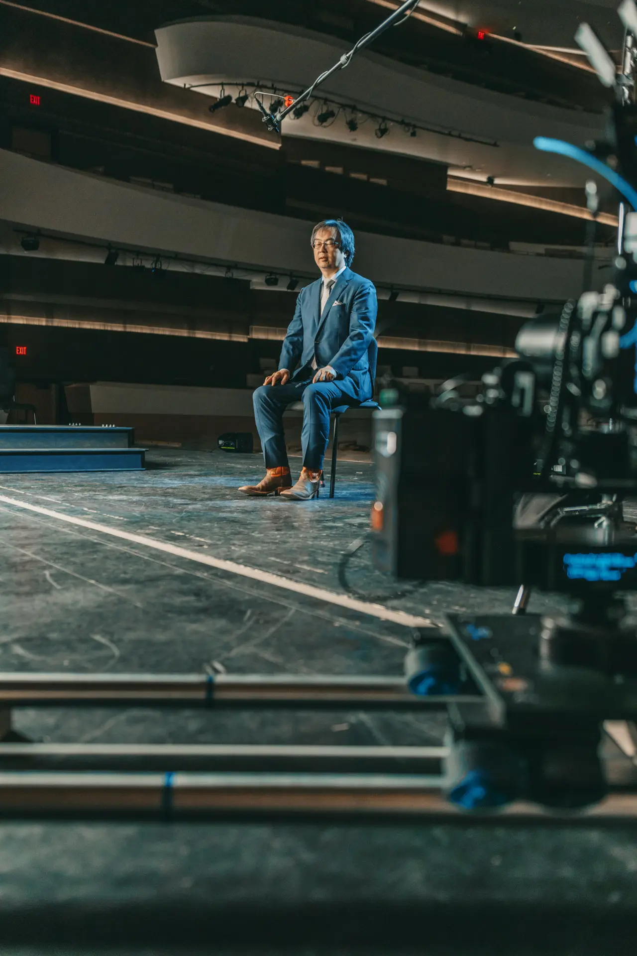 The Slate ML-2 Microphone hanging over Maestro David Cho